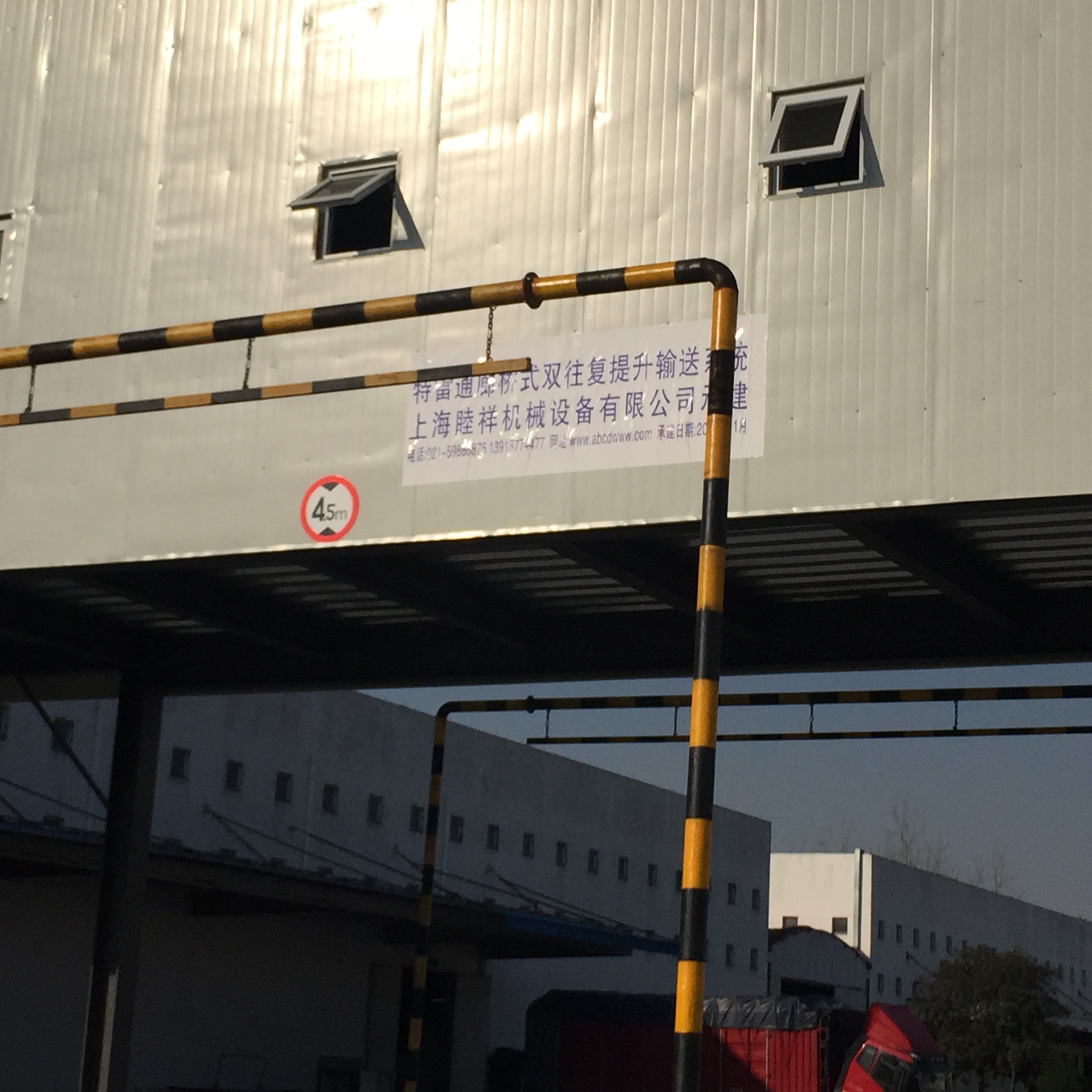 廊式雙往復(fù)式提升機(jī)系統(tǒng)
